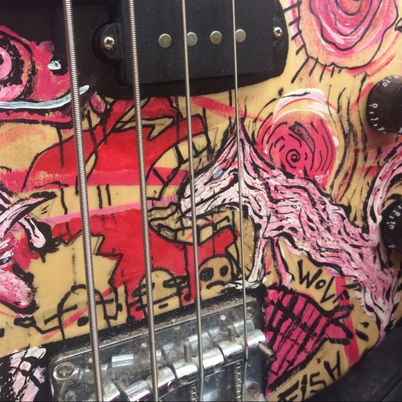 HAND PAINTED BASS GUITAR - Picture 8 of 8